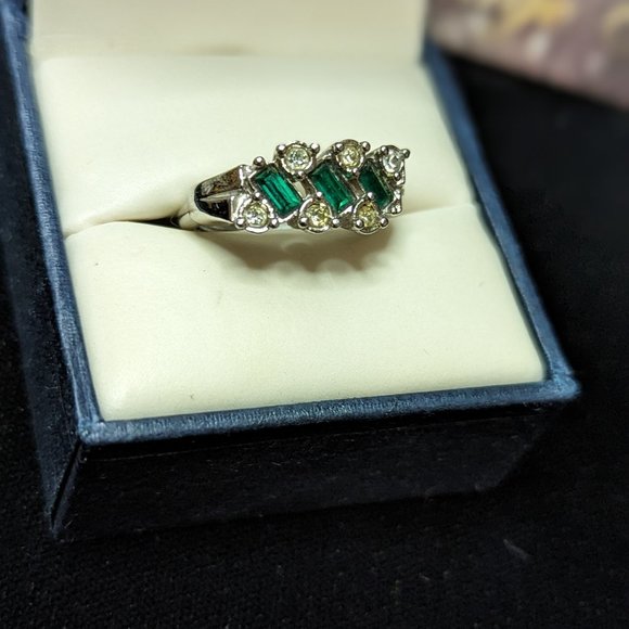 AVON COLLECTIBLE RING EMERALD CZ SIZE 5 SILVER ANTIQUE PAST PRESENT FUTURE - Picture 1 of 11